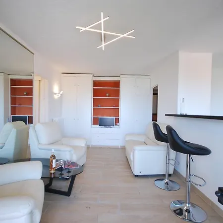 2 Chambres Parc Alexandra Appartement *