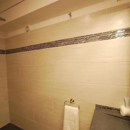 2 Chambres Parc Alexandra Apartment Cannes